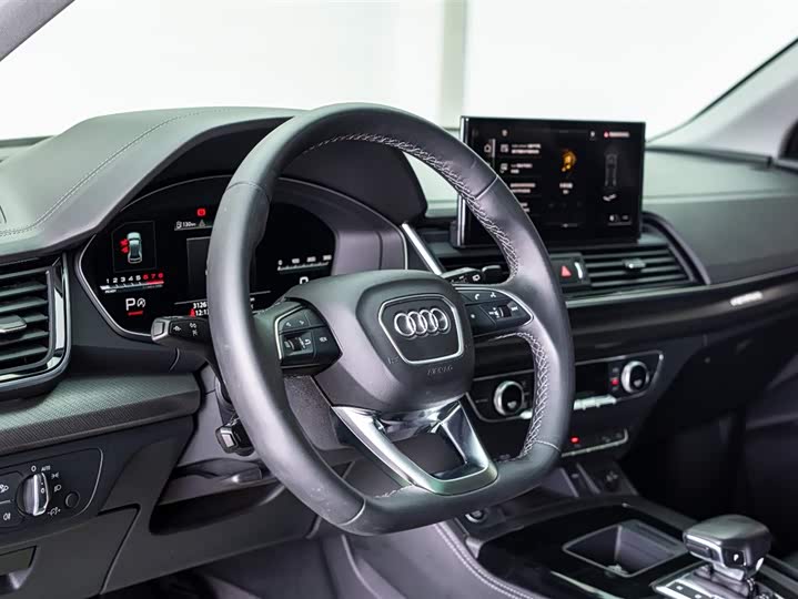 Audi Q5L 2022 40 T — фото 18