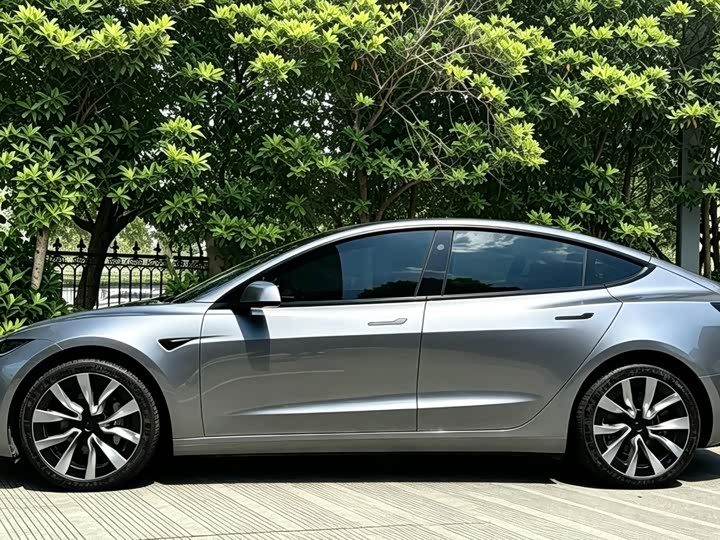 Tesla Model 3 2025 — фото 13
