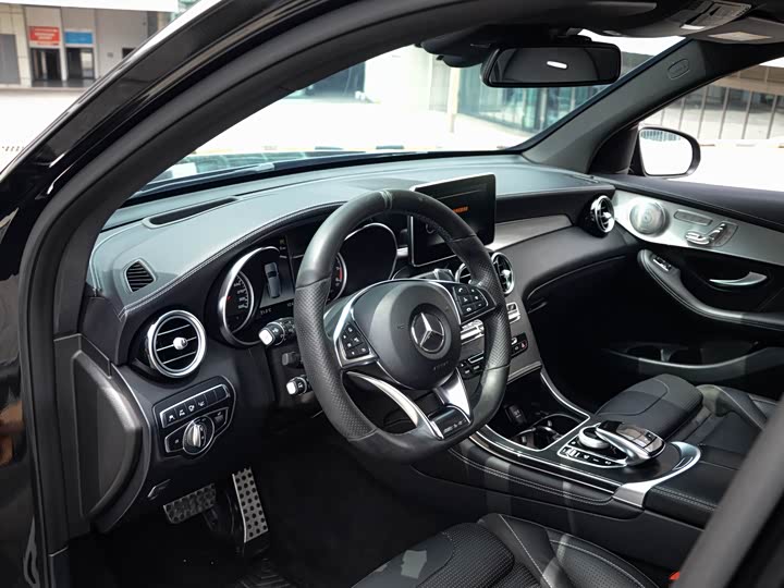 Mercedes-Benz GLC 2018 AMG GLC 63 4 MATIC+ — фото 27