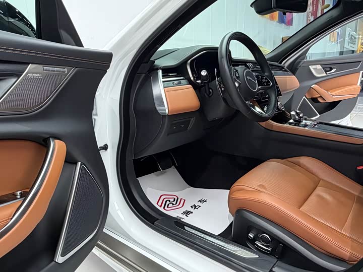 Jaguar XFL 2024 2.0 T P 300 4 WD — фото 12