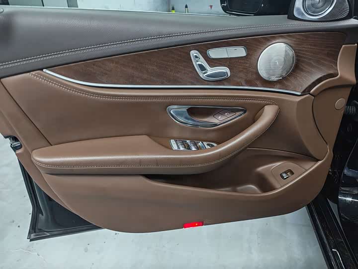 Mercedes-Benz E-Class E 260 L — фото 10