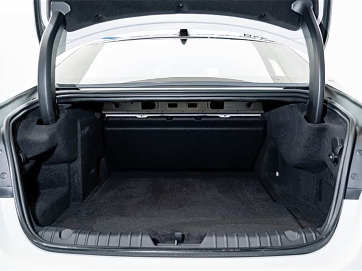 Jaguar XFL 2024 2.0 T P 300 4 WD — фото 26