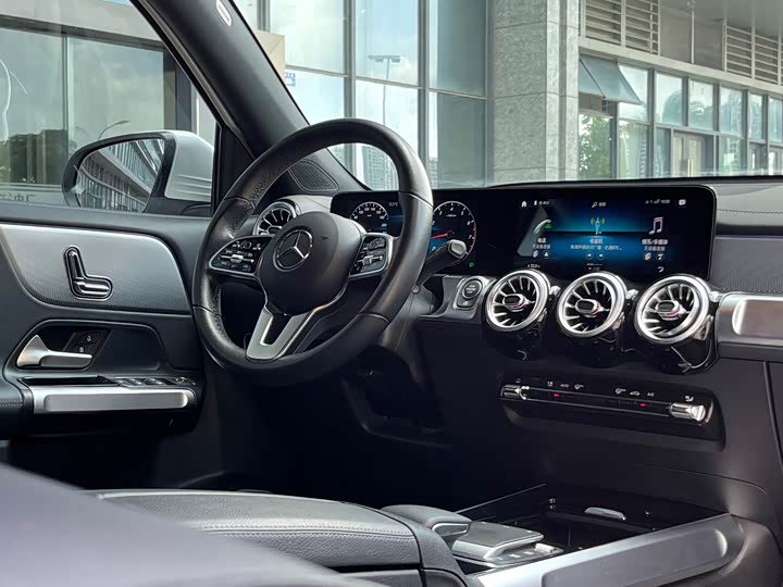 Mercedes-Benz GLB рестайлинг GLB 200 динамик — фото 12