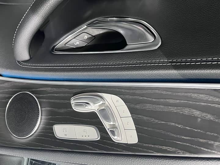Mercedes-Benz E-Class 2019 E 300 L — фото 8