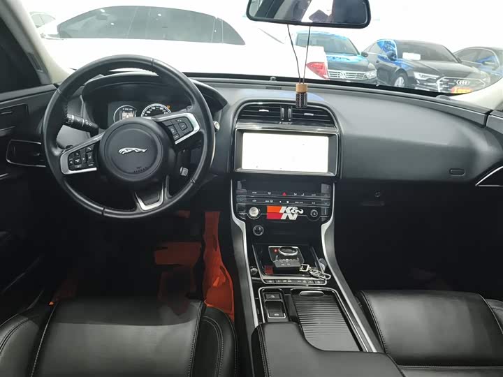 Jaguar XEL 2019 2.0 T 200 PS — фото 10