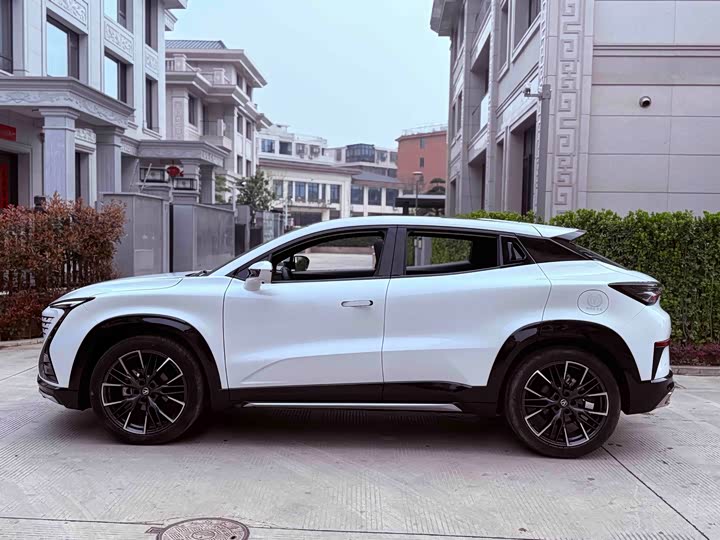 Changan UNI-T 2023 1.5 T Premium — фото 10