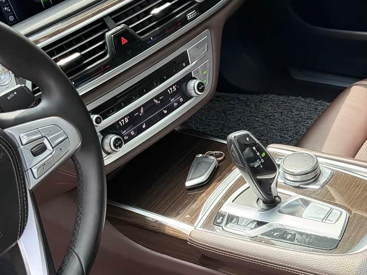 BMW 7 Series 730Li продвинутая — фото 12