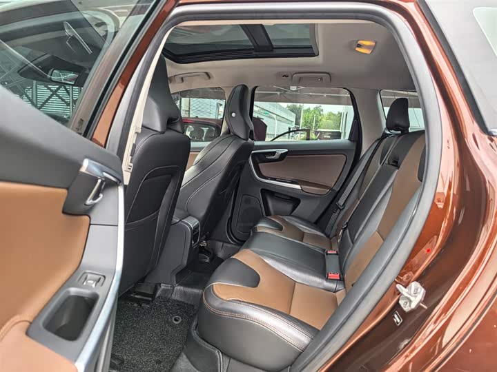 Volvo XC60 2016 T 5 AWD — фото 12
