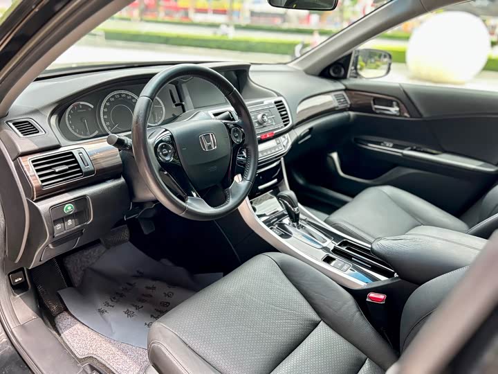 Honda Accord — фото 8