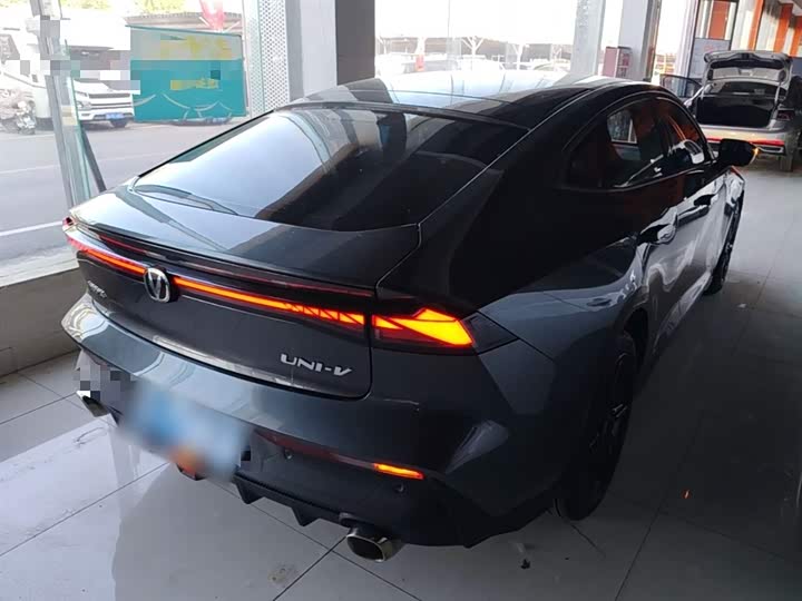 Changan UNI-V 2023 1.5 T Premium — фото 7