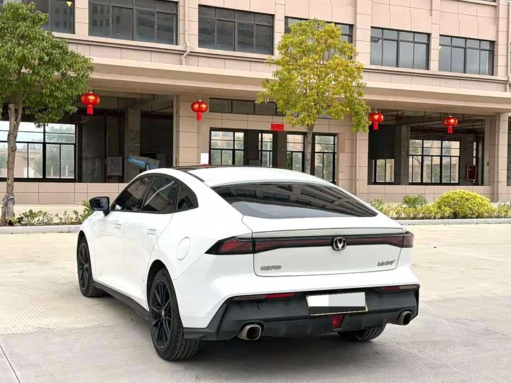 Changan UNI-V 2022 1.5 T Premium — фото 9