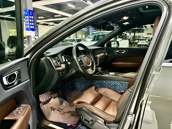 Volvo XC60 2021 T 5 4 WD — фото 5