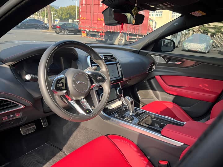 Jaguar XEL 2024 2.0 T 250 PS R-DYNAMIC S — фото 10
