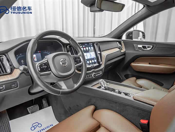 Volvo XC60 2022 B 5 4 WD — фото 12
