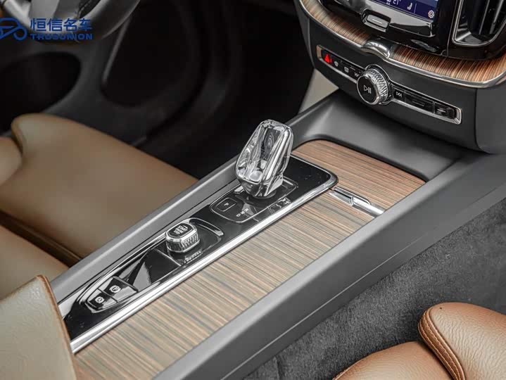 Volvo XC60 2022 B 5 4 WD — фото 19