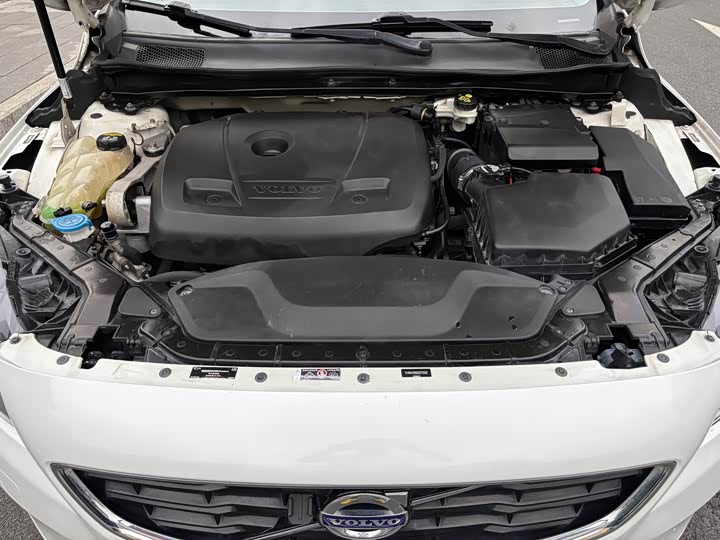 Volvo V40 2016 T 4 — фото 15