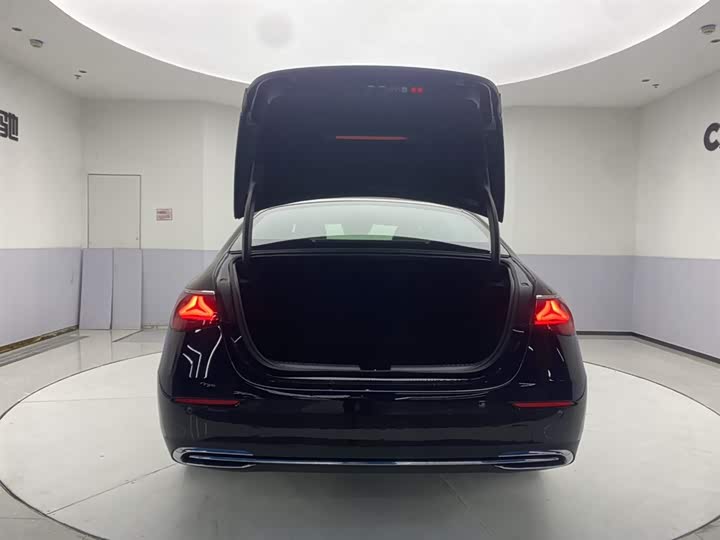 Mercedes-Benz E-Class 2026 E 300 L Luxury — фото 32