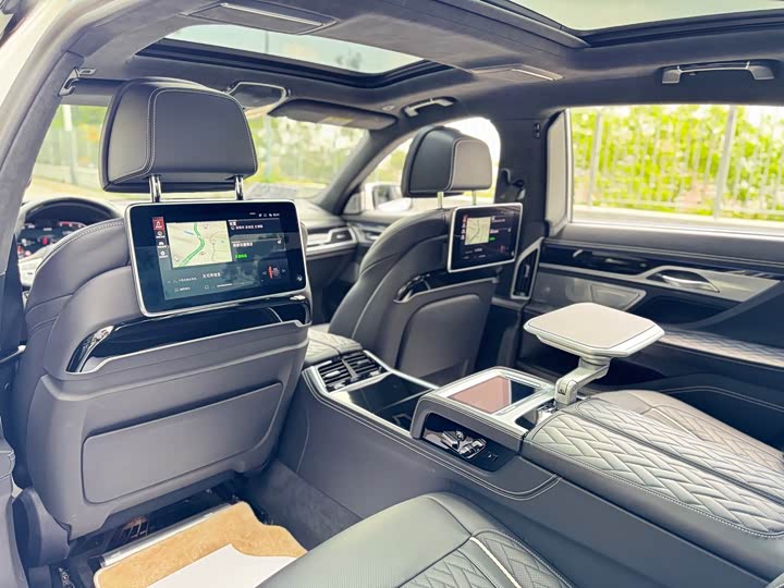 BMW 7-Series 2019 M 760 Li x Drive V 12 — фото 14