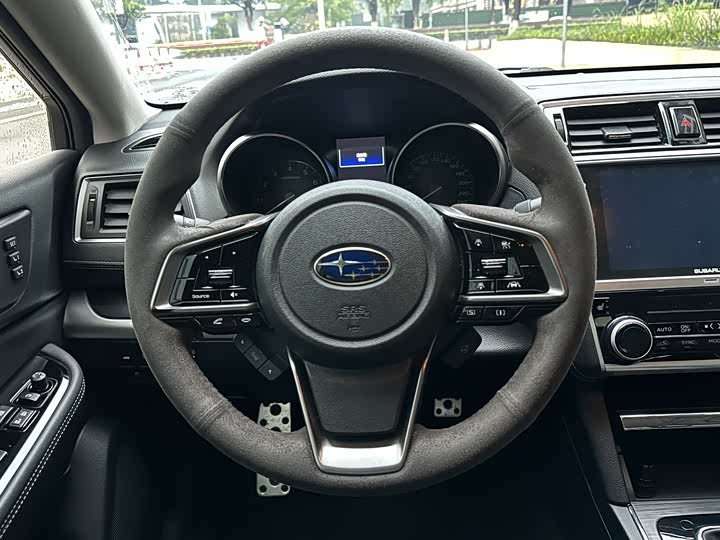 Subaru Legacy — фото 8