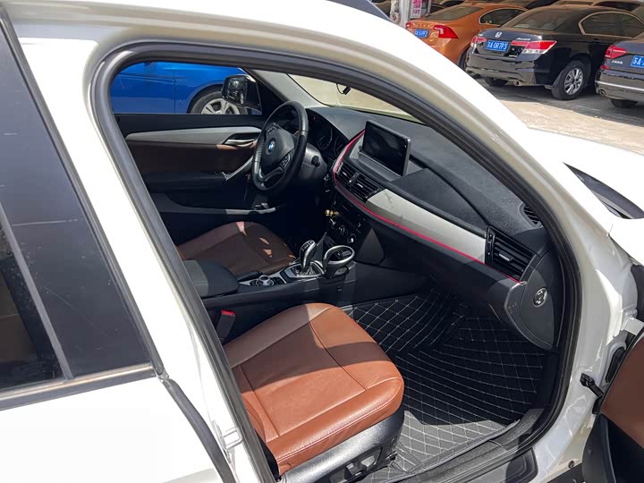 BMW X1 2015 s Drive 18i — фото 18