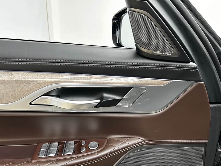 BMW 7-Series 2019 740 Li Leading — фото 5