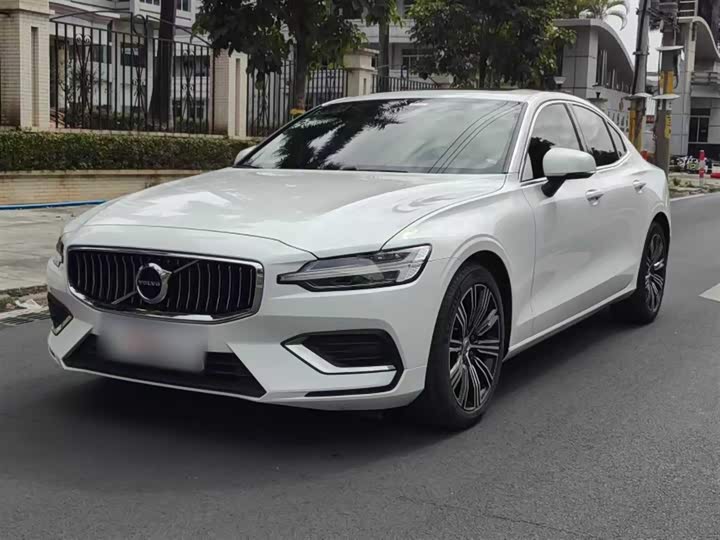 Volvo S60 2022 B 4 — фото 1