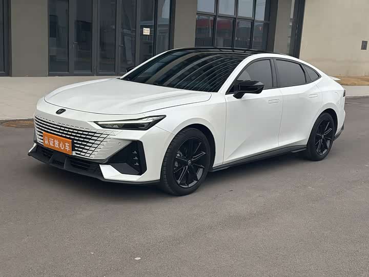 Changan UNI-V 2022 1.5 T Premium — фото 1