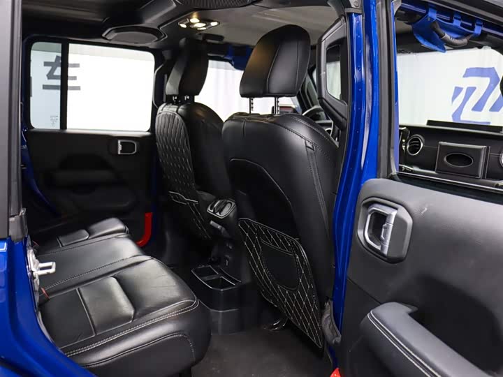 Jeep Wrangler — фото 21
