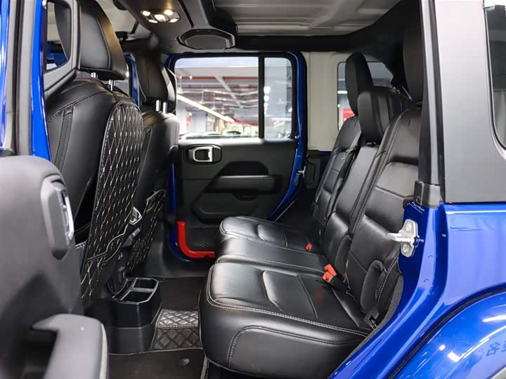Jeep Wrangler — фото 19
