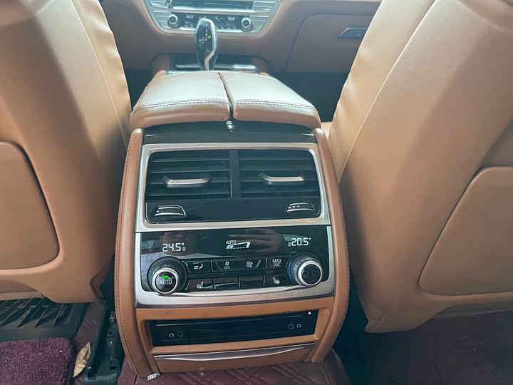 BMW 7 Series 740Li продвинутая — фото 8