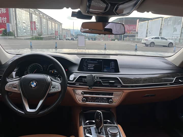 BMW 7 Series 740Li продвинутая — фото 5
