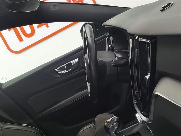 Volvo V60 2020 T 5 — фото 22