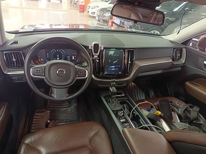 Volvo XC60 2019 T 5 4 WD VI — фото 6
