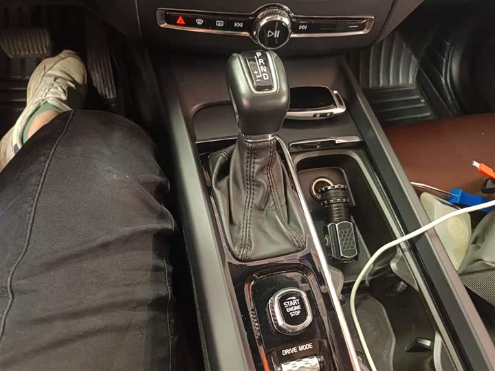 Volvo XC60 2019 T 5 4 WD VI — фото 10