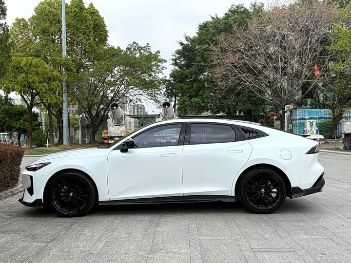 Changan UNI-V 2024 1.5 T Sport — фото 20