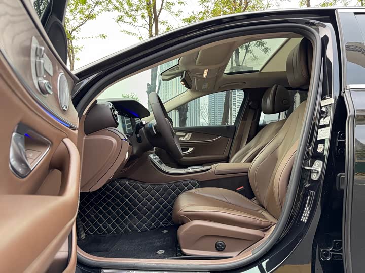 Mercedes-Benz E-Class 2021 E 300 L Luxury — фото 6