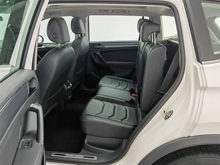 Volkswagen Tiguan L — фото 15