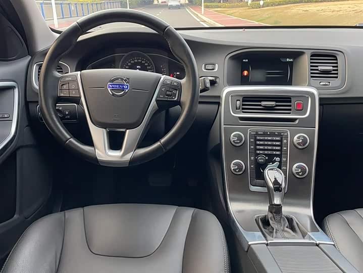 Volvo V60 2015 T 5 — фото 7