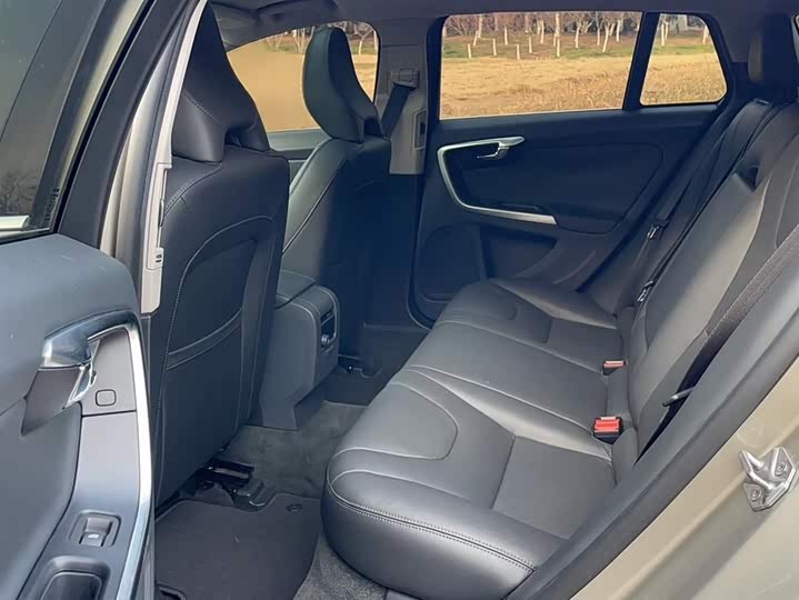 Volvo V60 2015 T 5 — фото 24