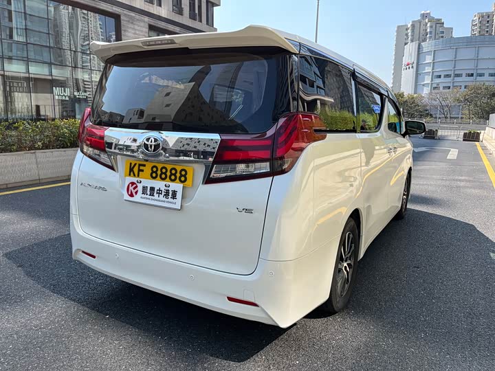Toyota Alphard — фото 4