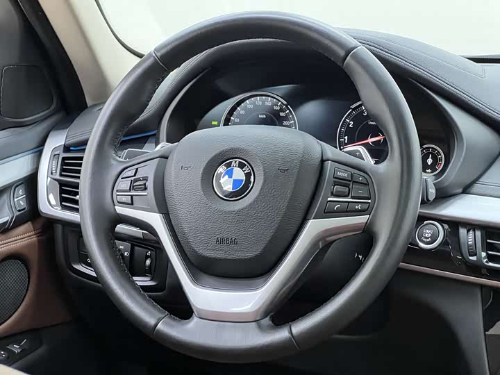 BMW X6 2018 x Drive 35i Leading — фото 16