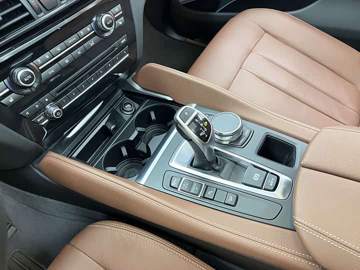 BMW X6 2018 x Drive 35i Leading — фото 25