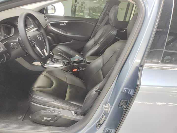 Volvo V40 2018 T 3 — фото 15