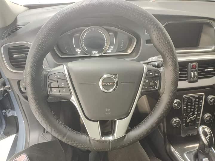 Volvo V40 2018 T 3 — фото 11