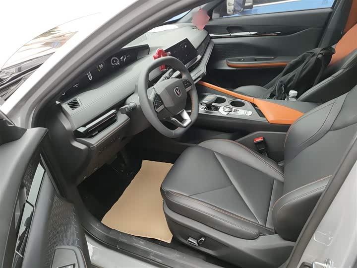 Changan UNI-V 2022 1.5 T Premium — фото 7