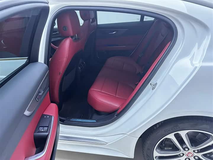 Jaguar XEL 2023 2.0 T 250 PS R-DYNAMIC S — фото 6