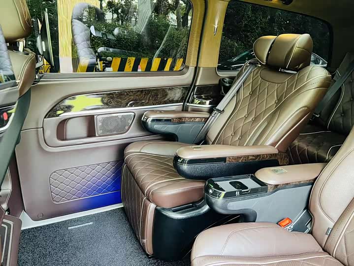 Mercedes-Benz V-Class 2018 V 260 L VI — фото 21