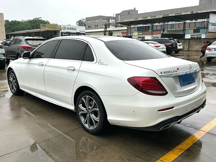 Mercedes-Benz E-Class 2017 E 300 L Luxury — фото 4