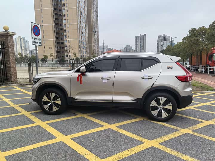 Volvo XC40 2024 B 3 — фото 2