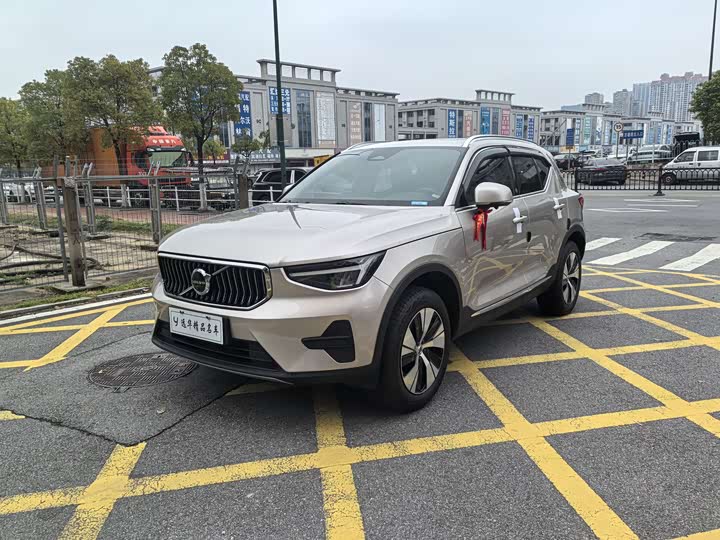 Volvo XC40 2024 B 3 — фото 1